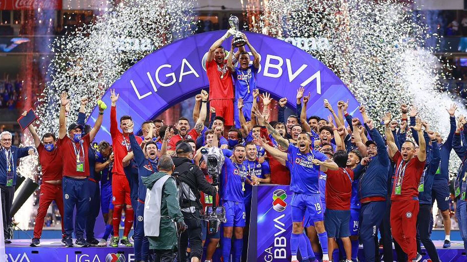 Cruz Azul se corona campeón de la liga mexicana de fútbol después de 23 años