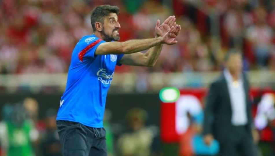 Veljko Paunovic dirigiendo a las Chivas | MEXSPORT