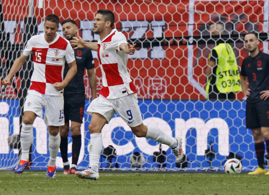 Kramaric celebra el que por entonces era el gol del empate de Croacia ante Albania / EFE