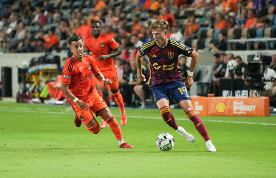 Bassi va por Bode Davis. Foto: cortesía Leagues Cup.