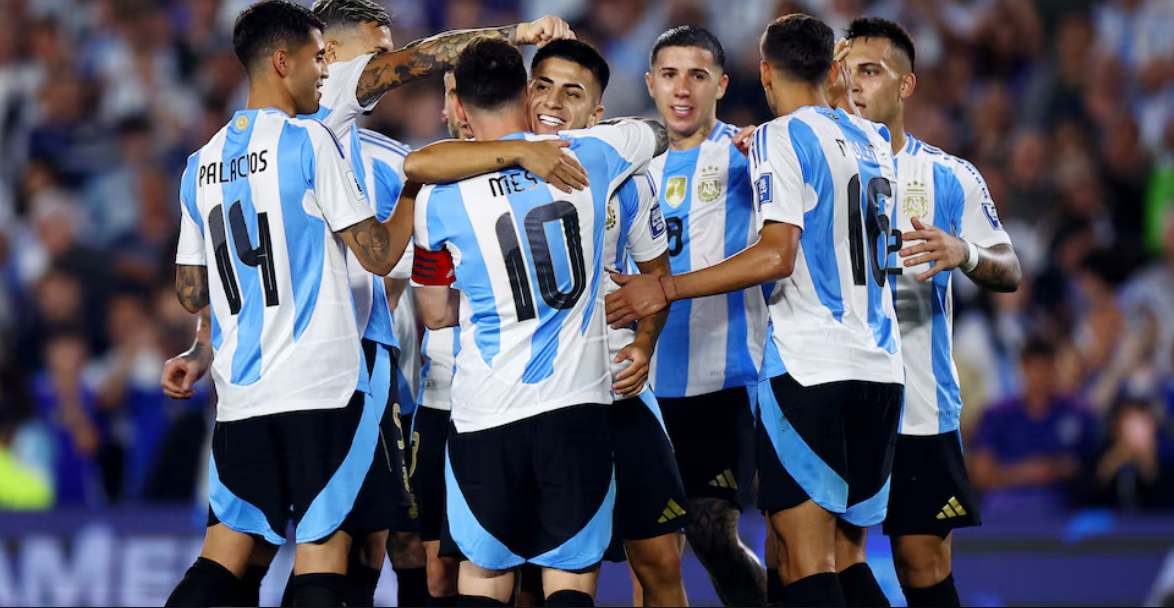 Argentina se impuso por 6 a 0 sobre Bolivia y se mantiene en el primer lugar de las Eliminatorias Sudamericanas con 22 unidades (REUTERS/Agustin Marcarian)