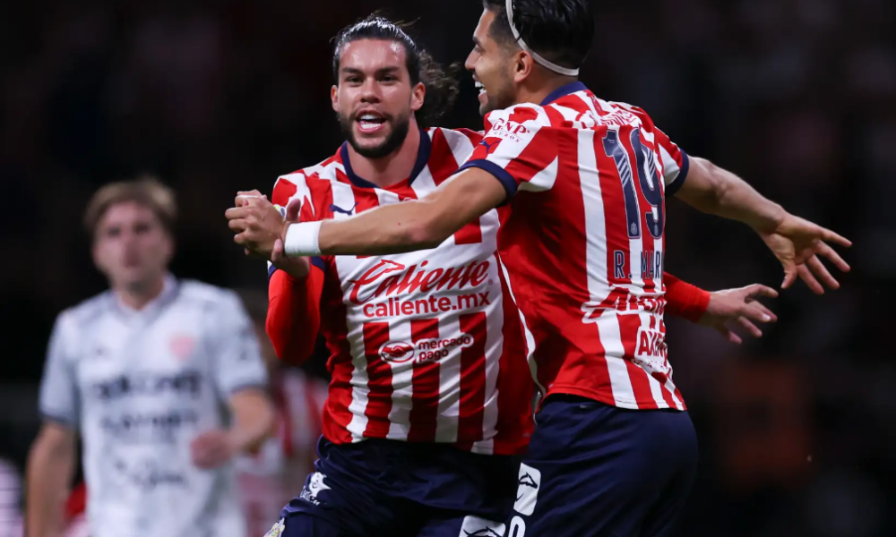 Necaxa pierde 3 a 2 con Chivas