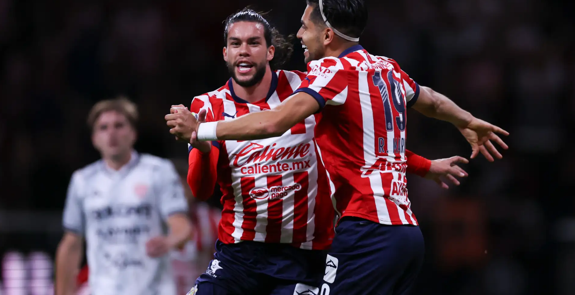 Necaxa pierde 3 a 2 con Chivas