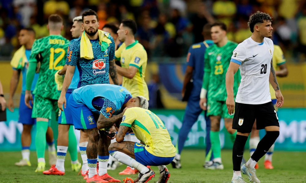 Decepción brasileña en Salvador, donde la gente no llenó el estadio y hubo abucheos con el 1-1 (REUTERS).