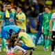 Decepción brasileña en Salvador, donde la gente no llenó el estadio y hubo abucheos con el 1-1 (REUTERS).