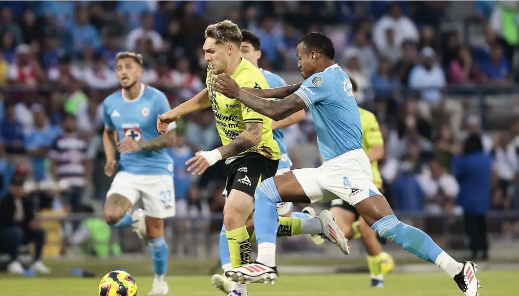 Emiliano Gómez marcó el tanto del empate ante Cruz Azul, que ahora deberá de hacer valer el Puebla FC ante Mazatlán / / EFE