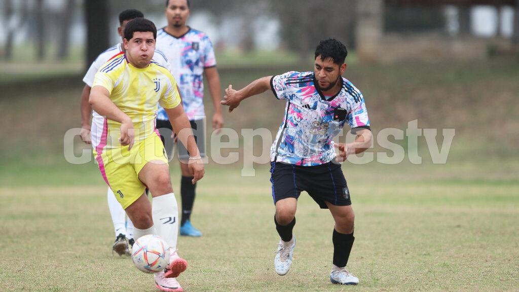 Halcones goleó 4-0 a Bastrop | FC Foto: Club Deportes / Jorge Iturralde