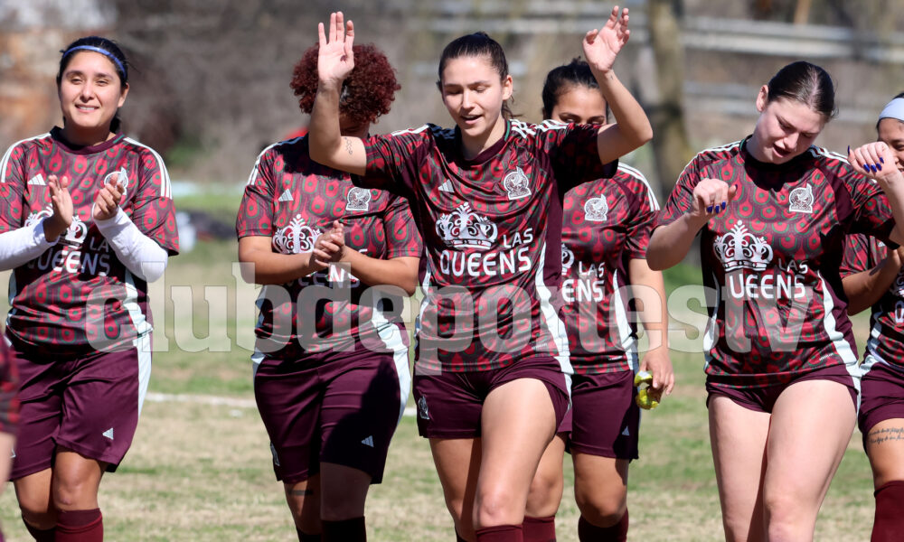 Las Queens de Jarochos Soccer League lograron el tercer lugar | Foto: Club Deportes / Jorge Iturralde