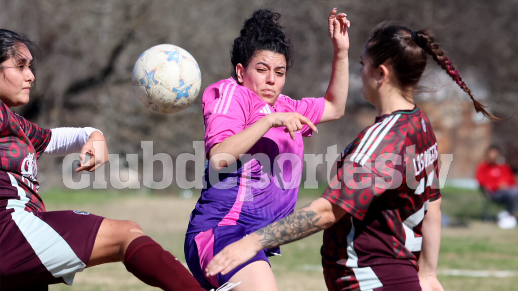 Las Queens de Jarochos Soccer League lograron el tercer lugar | Foto: Club Deportes / Jorge Iturralde