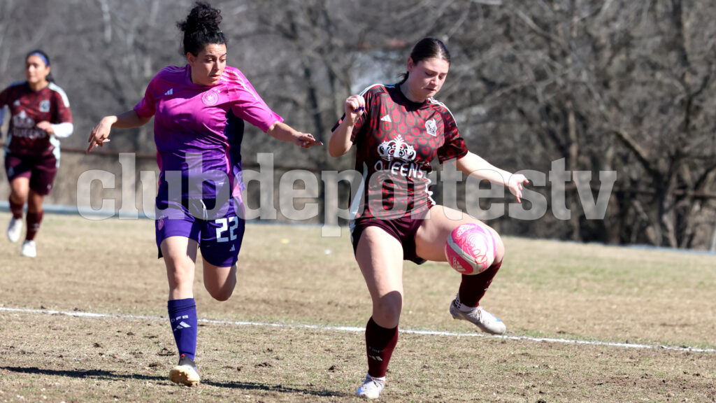 Las Queens de Jarochos Soccer League lograron el tercer lugar | Foto: Club Deportes / Jorge Iturralde