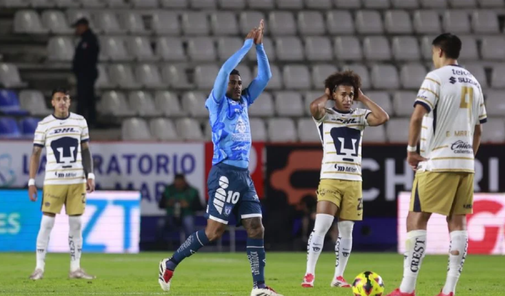 Kennedy festeja su segundo gol ante el sinsabor de los auriazules.