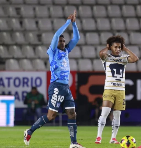 Kennedy festeja su segundo gol ante el sinsabor de los auriazules.