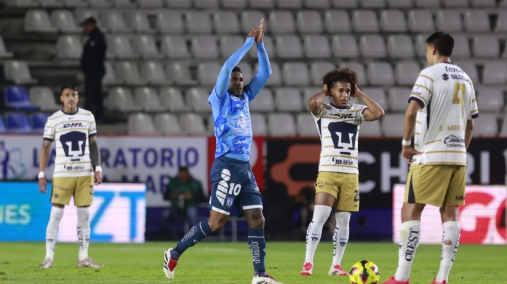 Kennedy festeja su segundo gol ante el sinsabor de los auriazules.